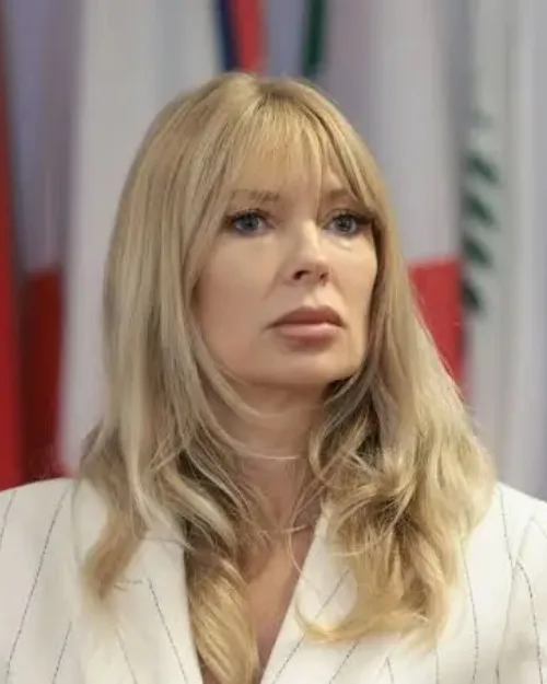 Stoiciu Victoria, Social, România