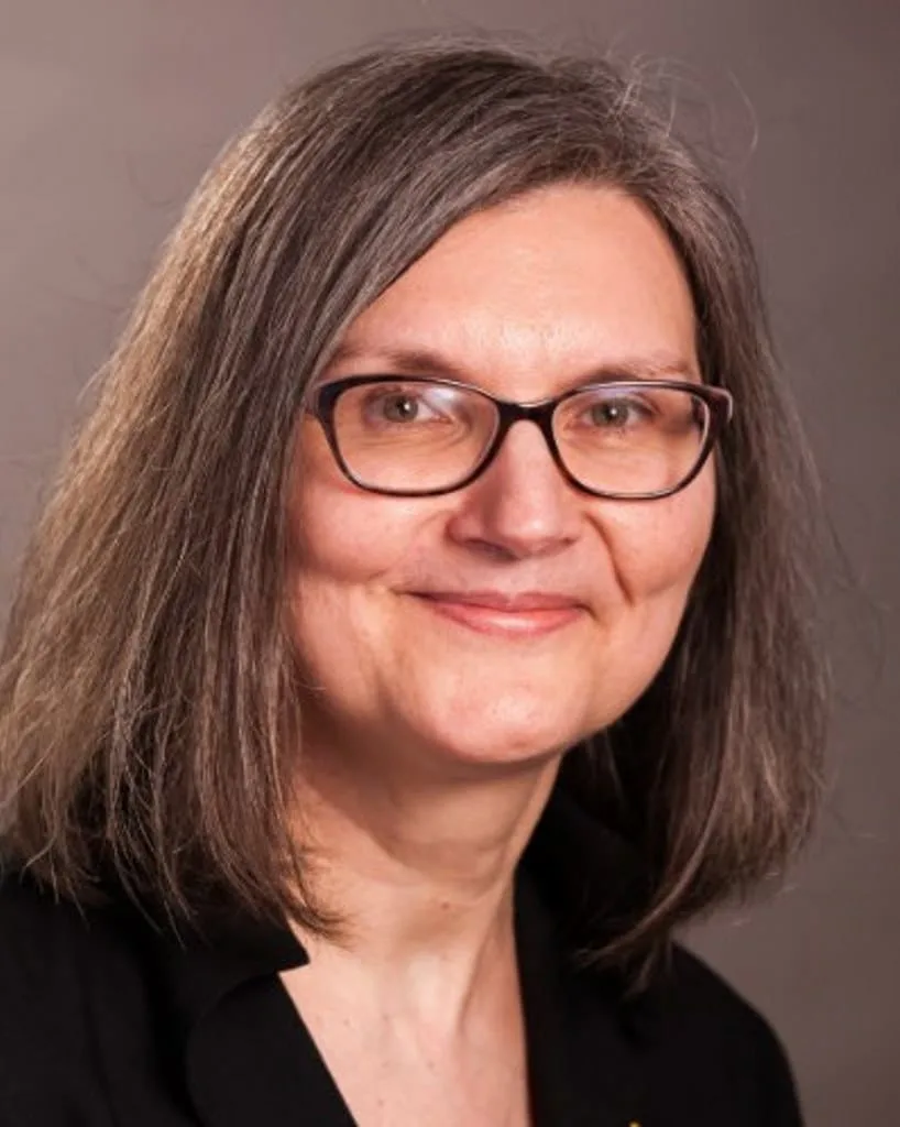 Monacell Olga, Social, Statele Unite ale Americii