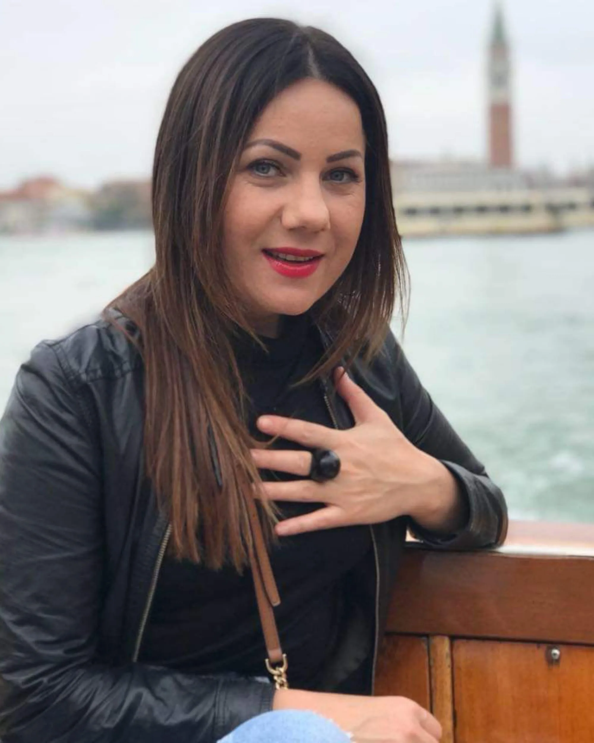 Candu Raisa, Bussiness, Italia