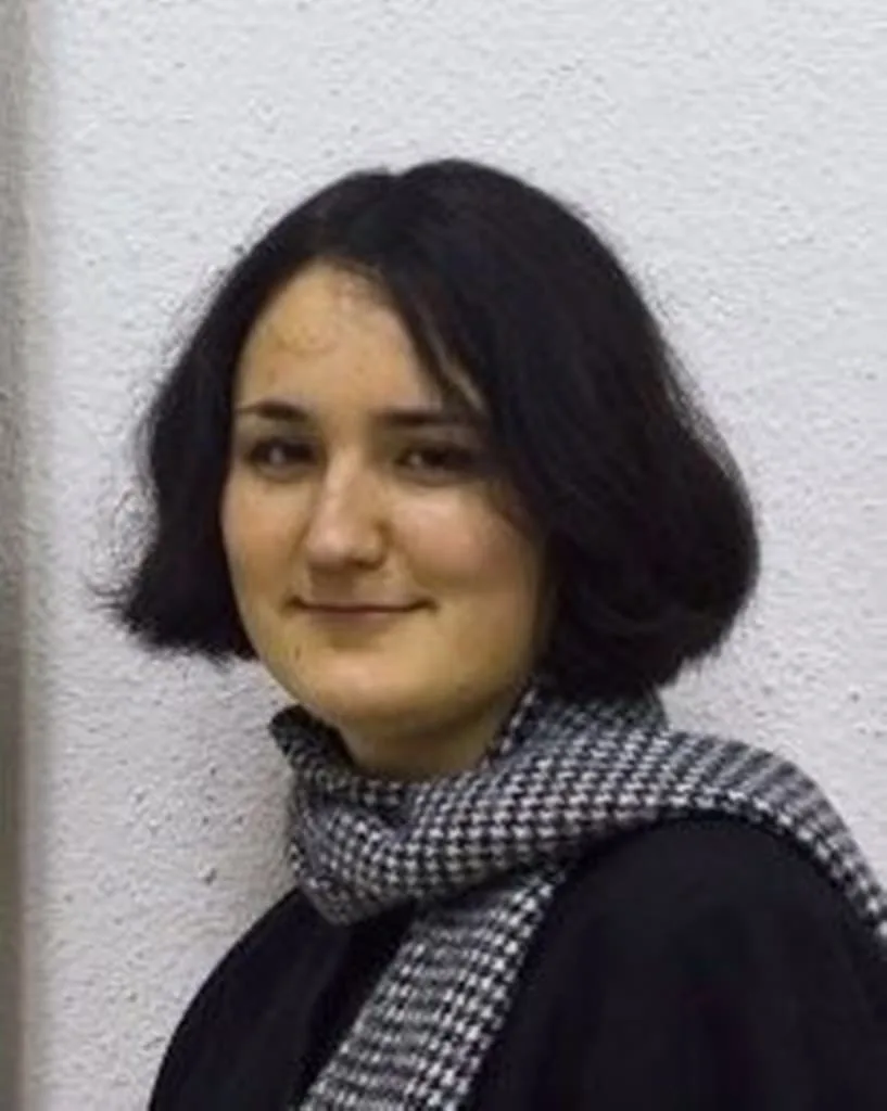 Caracențev Sanda, Education, United Kingdom