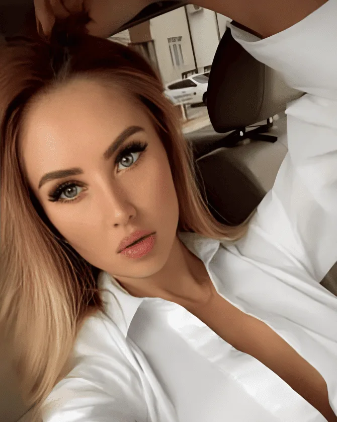 Pazurati Cristina, Model, România