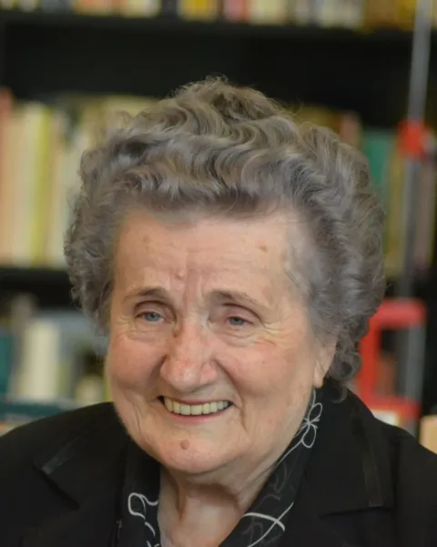 Paveliuc-Olariu Angela, Stiințe, România