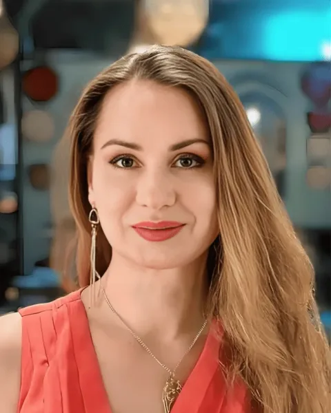 Bejenaru Alina, Кинотеатр, Индия