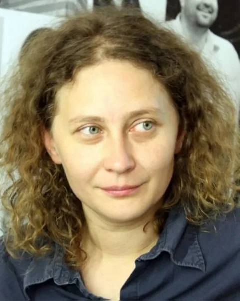Esinencu Nicoleta, Literatură, România