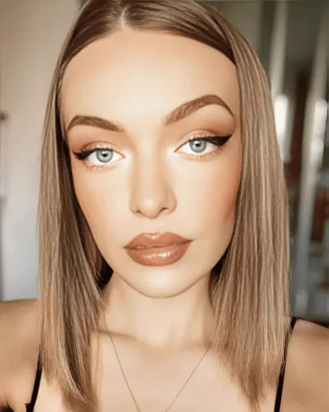 Angheluș Ianca, Model, România
