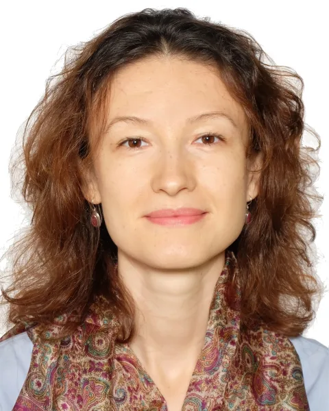 Caraman Gabriela, Social, China