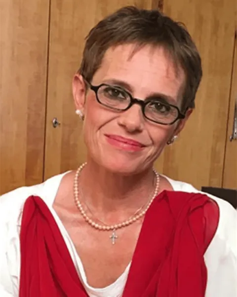 Christi Aura, Literatură, România