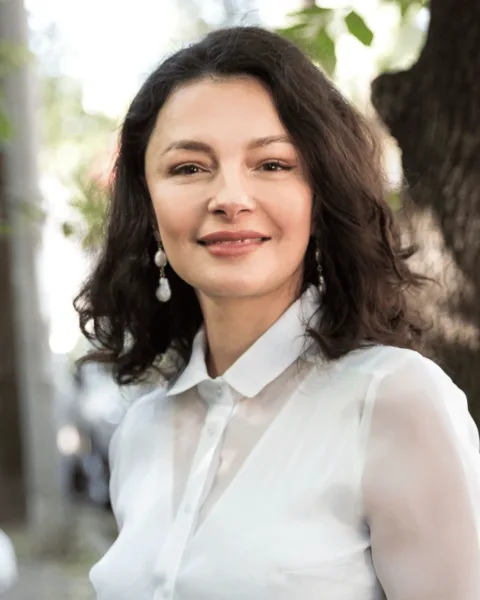 Corlăteanu Ludmila, Modă, România