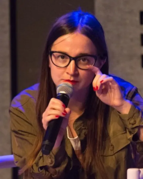 Erizanu Paula, Literatură, United Kingdom