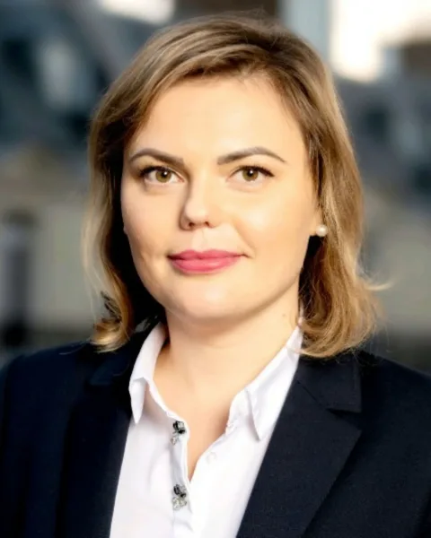 Florea Ana, Finanțe, Franța