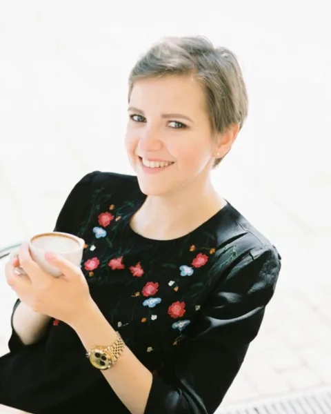 Karelova Lena, Artă, Spania