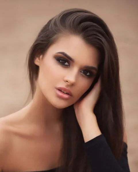 Kaunova Yulia, Model, Indonezia
