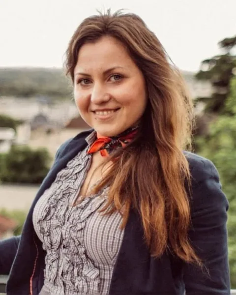 Mogîldea Victoria, Искусство, Франция